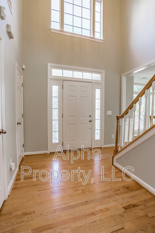 Building Photo - 120 Windsong Dr