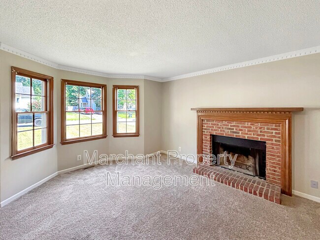 Building Photo - 118 Creek Dr
