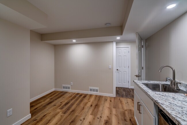 Building Photo - 211 Parkway Dr