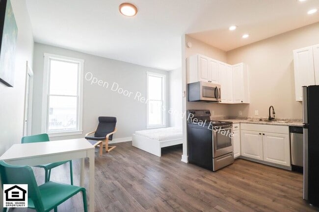 Building Photo - 113 1/2 W Maumee St