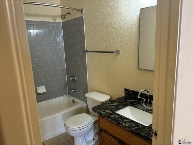 Building Photo - 1722 S 48th Way