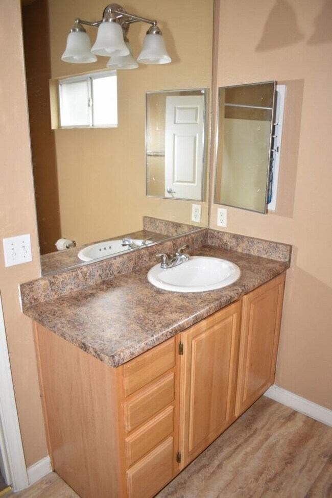 Building Photo - 501 Gibson Dr