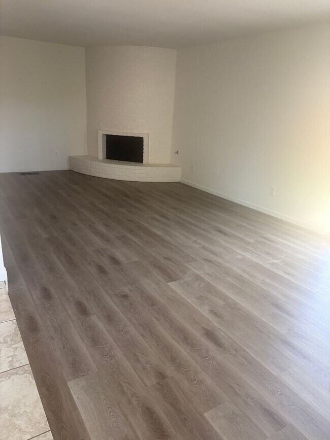 Building Photo - Updated 3 bed 2 bath home in Ceres