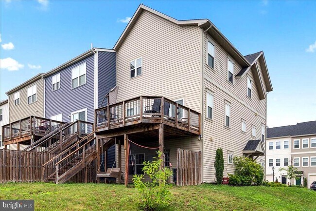 Building Photo - 220 Patchwork Dr