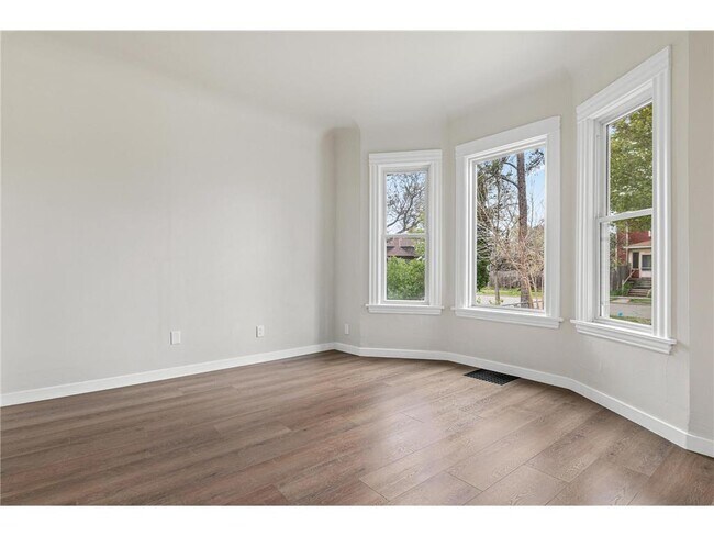Building Photo - 3401 Pillsbury Ave