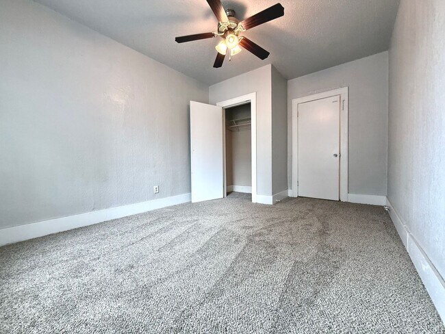 Building Photo - Large 2BD 1BA Duplex with Located in Histo...