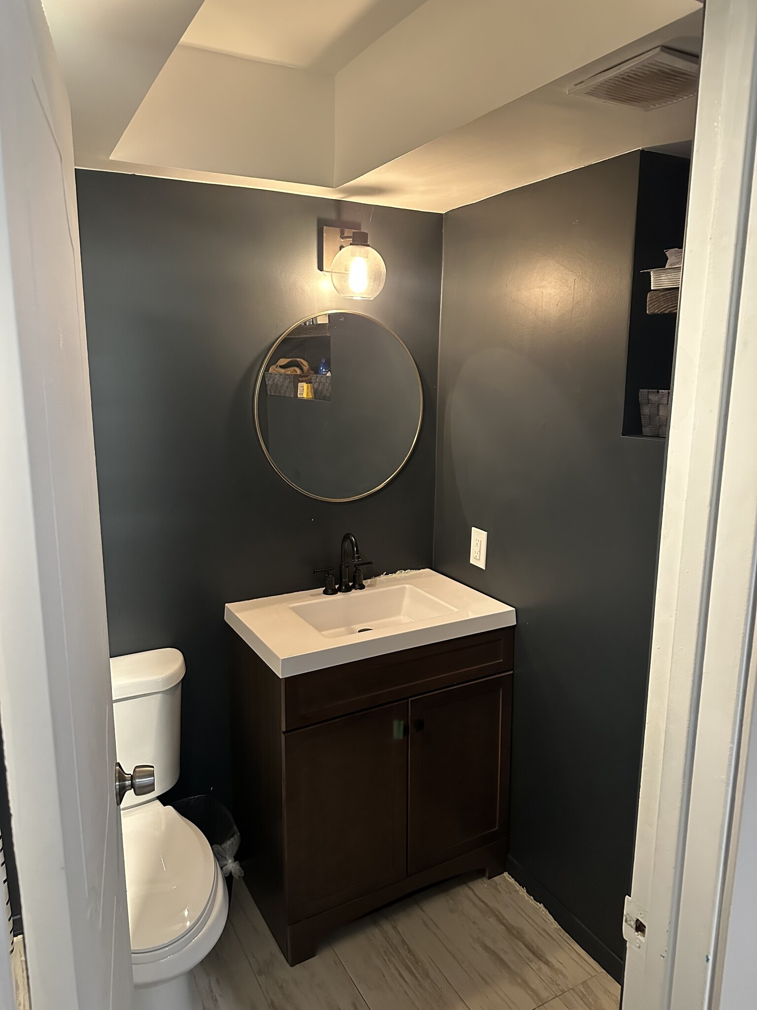 Bathroom number 1 - 500 Evergreen St