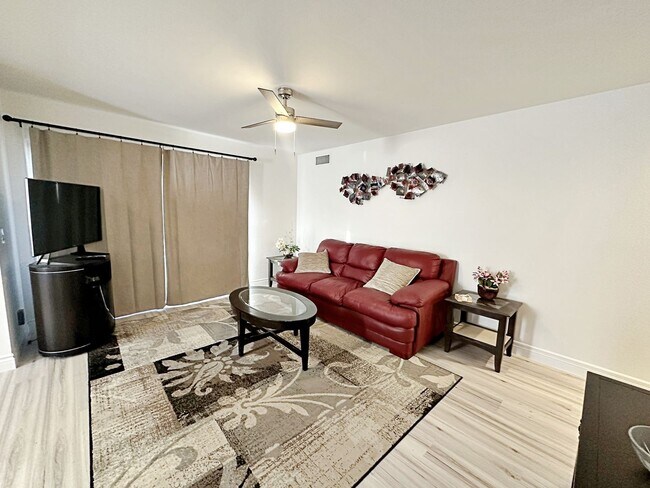 Building Photo - FULLY FURNISHED 2 BEDROOM CONDO WITH STRIP VIEWS