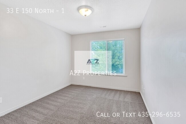 Building Photo - 33 E 150 N
