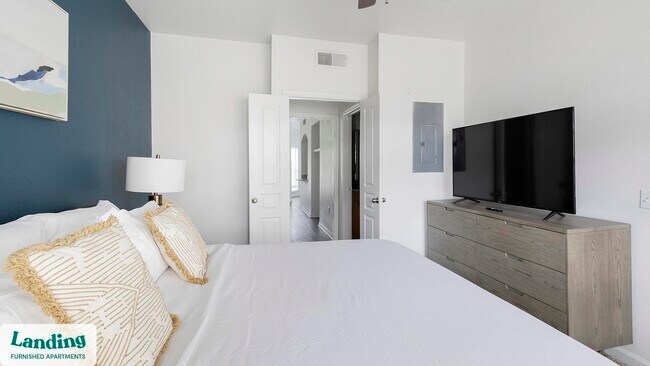 Building Photo - 1000 Henderson St