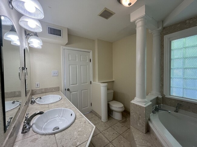 Building Photo - Ready for move in