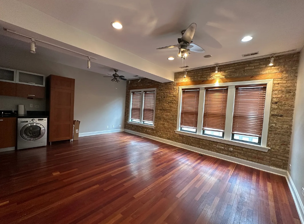 Building Photo - 1360 W Estes Ave