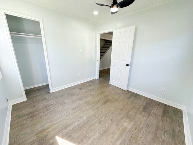 Building Photo - Stunning Full Remodel! 3BR/2BA Home with F...