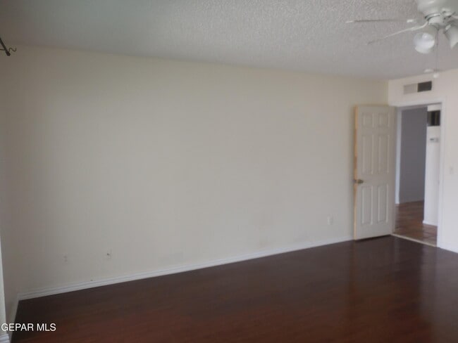 Building Photo - 3241 Point Ct