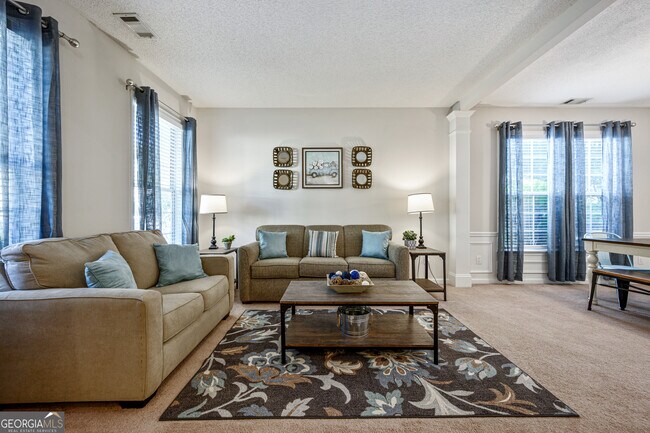 Building Photo - 206 Persimmon Tr