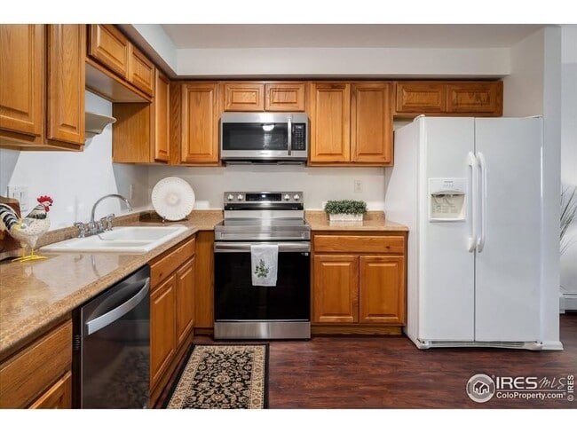 Building Photo - 645 Manhattan Pl