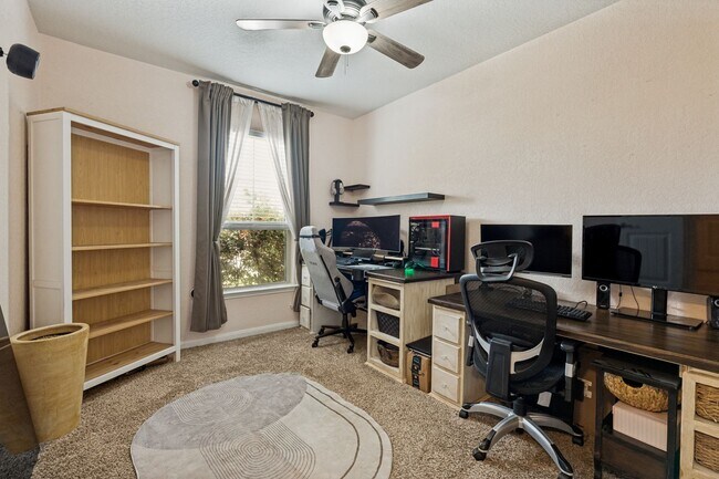 Building Photo - BEAUTIFUL 4-BEDROOM HOME IN NORTHEAST CROSSING