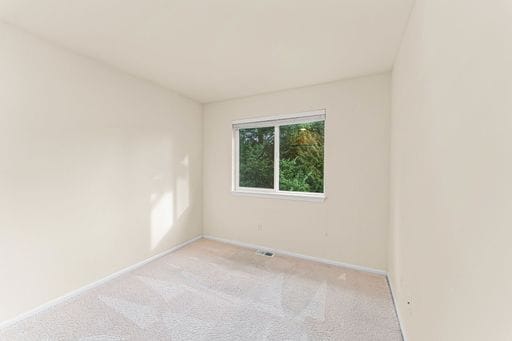 Building Photo - Move-in ready! Large four bedroom home!