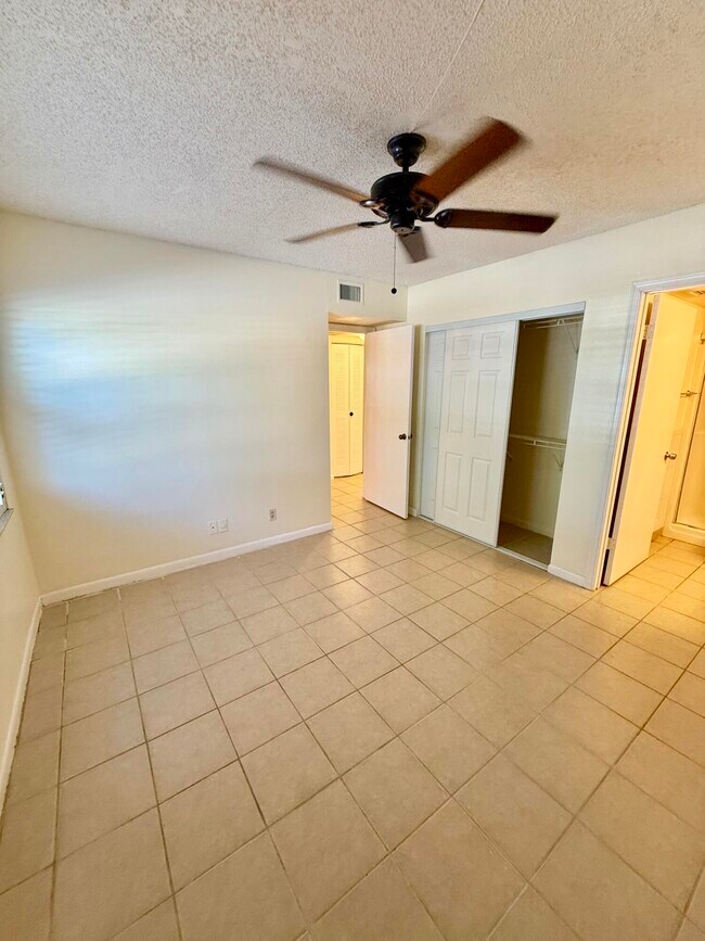 Building Photo - 3764 N University Dr