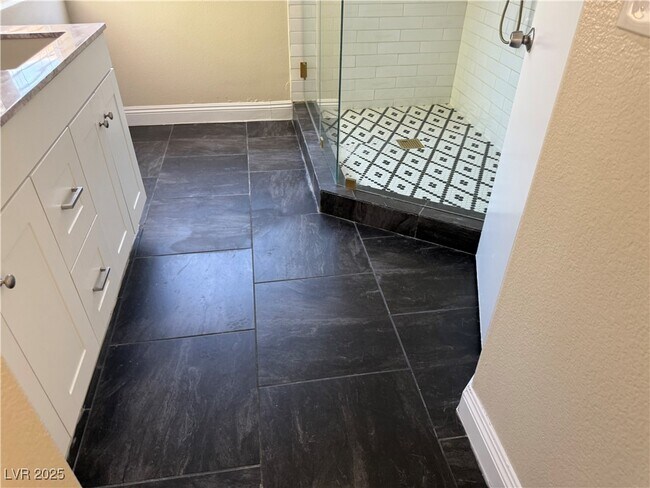 Building Photo - 708 Cozy Canyon Dr