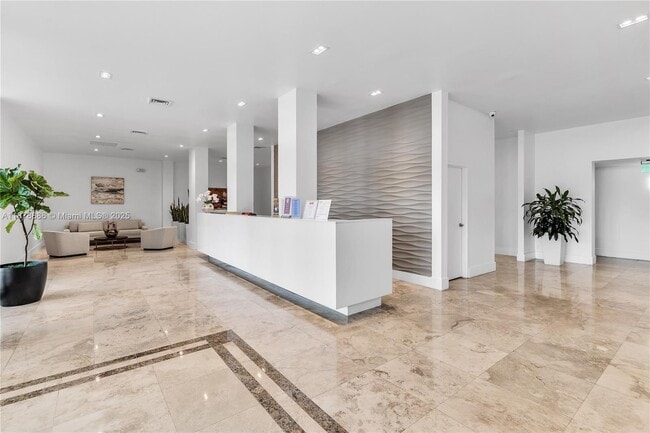 Building Photo - 2201 S Ocean Dr