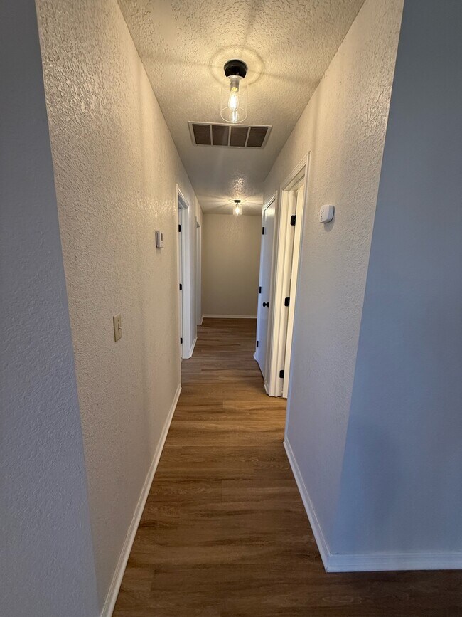 Building Photo - 8232 Wilshire Ridge Dr