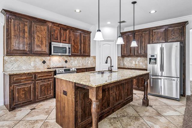 Building Photo - 16400 Stillhouse Hollow Ct