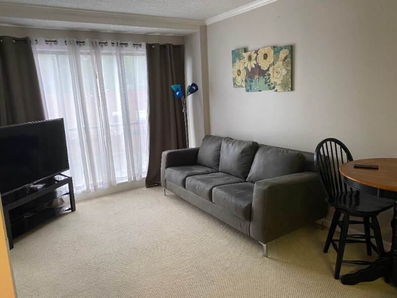 Building Photo - 2009 Greene St