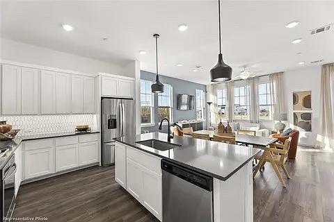 Building Photo - 4300 Henderson Ave