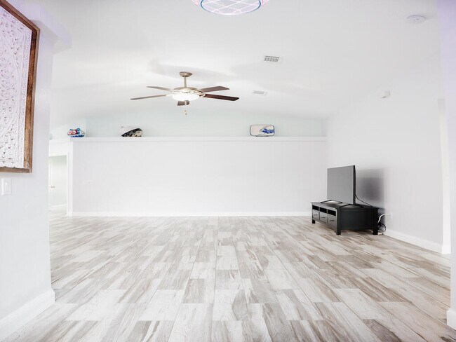 Building Photo - 8261 Sierra St