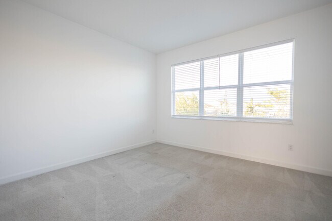 Building Photo - 4985 Navali Dr