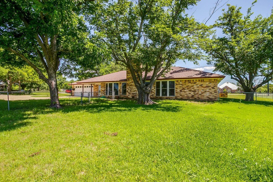 Building Photo - 1804 Impala Dr