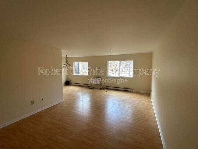 Building Photo - 14 Newtown Rd