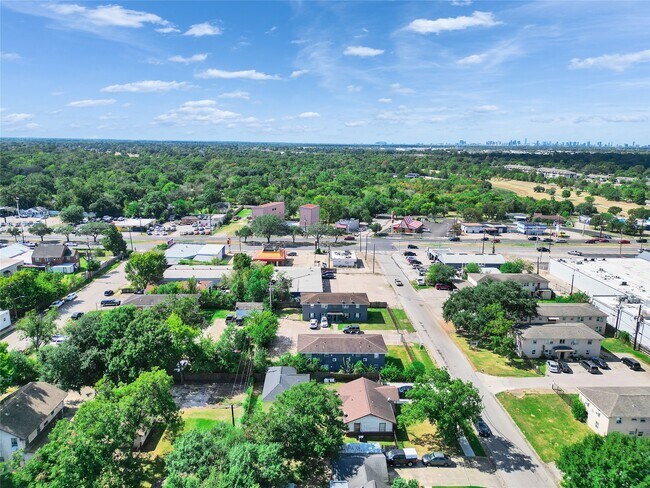 Building Photo - 7626 Pecan Villas Dr