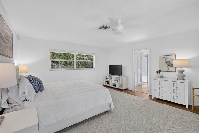 Building Photo - 567 Bird Key Dr