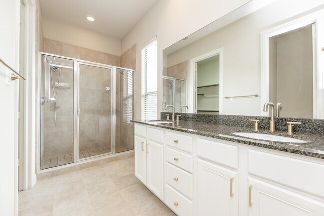 Building Photo - 3898 Center St