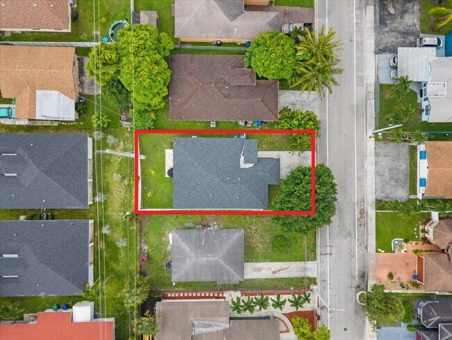 Building Photo - 2848 NW 9th Pl
