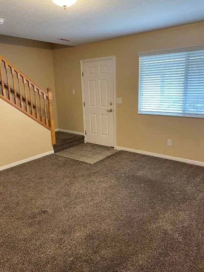 Building Photo - 2 Bed, 1.5 Bath Townhome in North Ogden with Private Patio – 2 Weeks Free Rent!