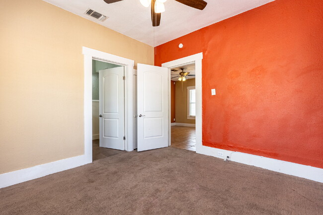Building Photo - 226 W Harding Blvd