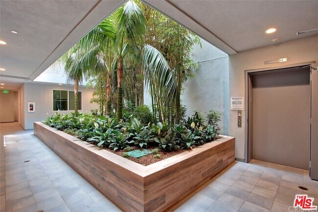 Building Photo - 4240 Laurel Canyon Blvd