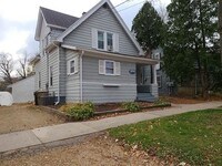 Building Photo - 5 Bedroom/1 Bathroom - Available Now For Short-Term Lease - Great Downtown Location!