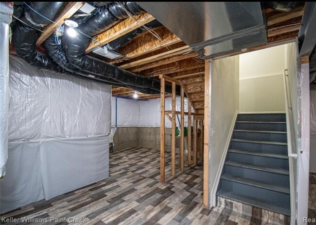 Building Photo - 5995 Branch Dr