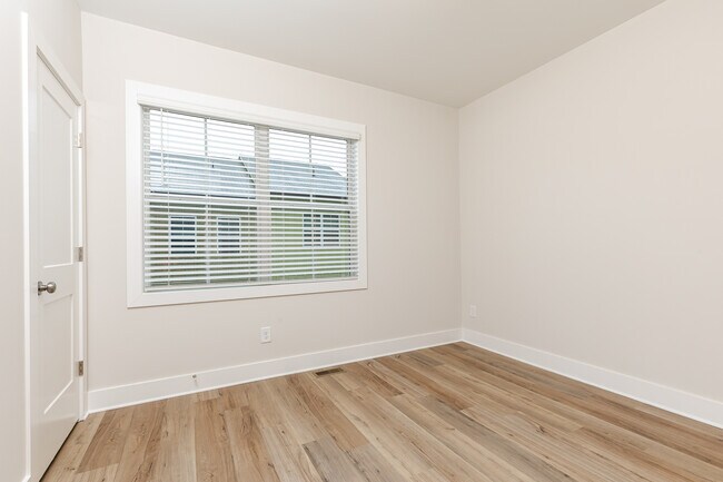 Building Photo - 84 Adore Ct SE