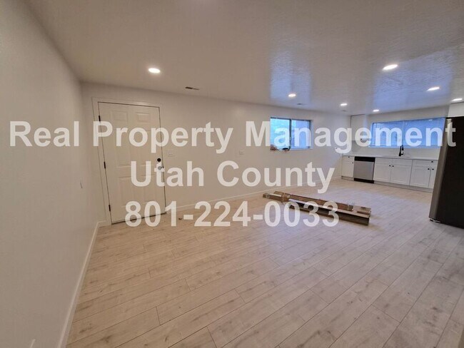 Building Photo - 1146 W 100 N