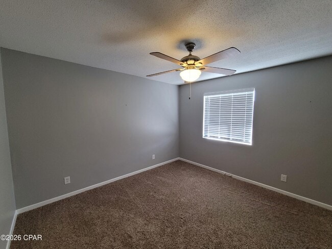 Building Photo - 1202 Drake Ave