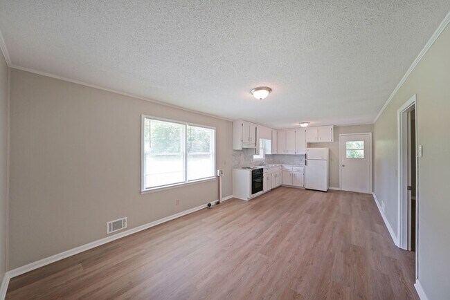 Building Photo - 3/1 ranch home on 4 acres