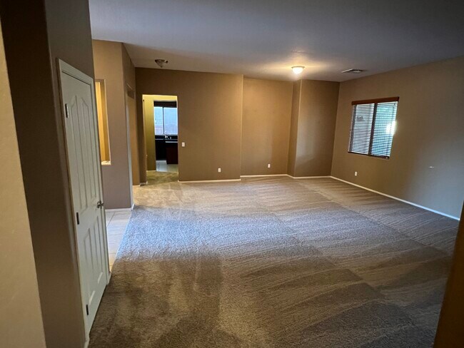 Building Photo - 14393 W Poinsettia Dr