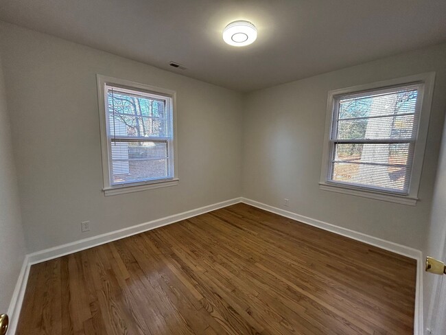 Building Photo - One Level newly renovated  3 bedroom 1 bat...