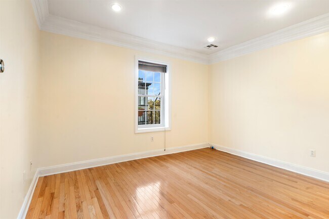 Building Photo - 70 South St