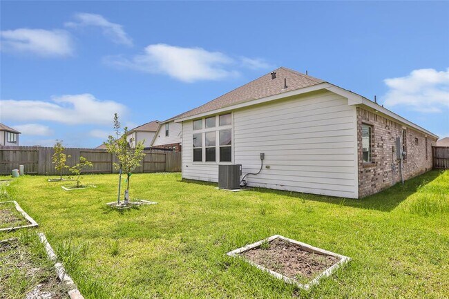 Building Photo - 15342 Majestic Knight Dr